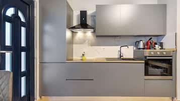 Kühlschrank, Ofen, Herdplatte, Geschirrspüler