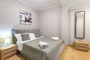 Iron/ironing board, WiFi, bed sheets - Apartment 'Casa Magenta 5' with Wi-Fi and Air Conditioning (Valeggio sul Mincio)