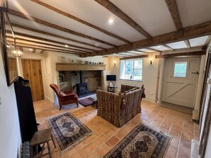 Smart TV, fireplace, books - Period Cotswold Cottage in Laverton village, ideal for walking the Coyswold Way (Laverton, Broadway)