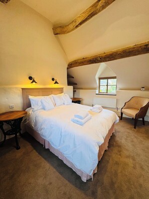1 bedroom, desk, iron/ironing board, travel cot - Period Cotswold Cottage in Laverton village, ideal for walking the Coyswold Way (Laverton, Broadway)