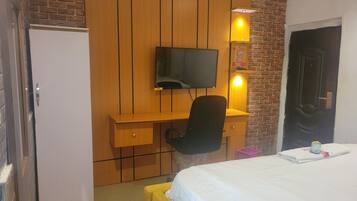 Standard Room | Desk, laptop workspace, free WiFi