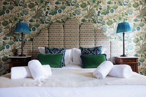 Enjoyable 2-bedroom cottage in charming Warminster perfect for relaxing