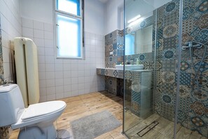 Double or Twin Room | Bathroom | Hair dryer, towels