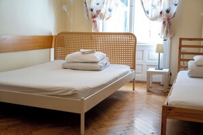 Double or Twin Room, Shared Bathroom | Free WiFi, bed sheets - Trzy Kafki (Kraków)