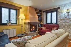 TV, fireplace, DVD player