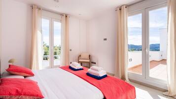 5 Schlafzimmer, Zimmersafe, Bügeleisen/Bügelbrett