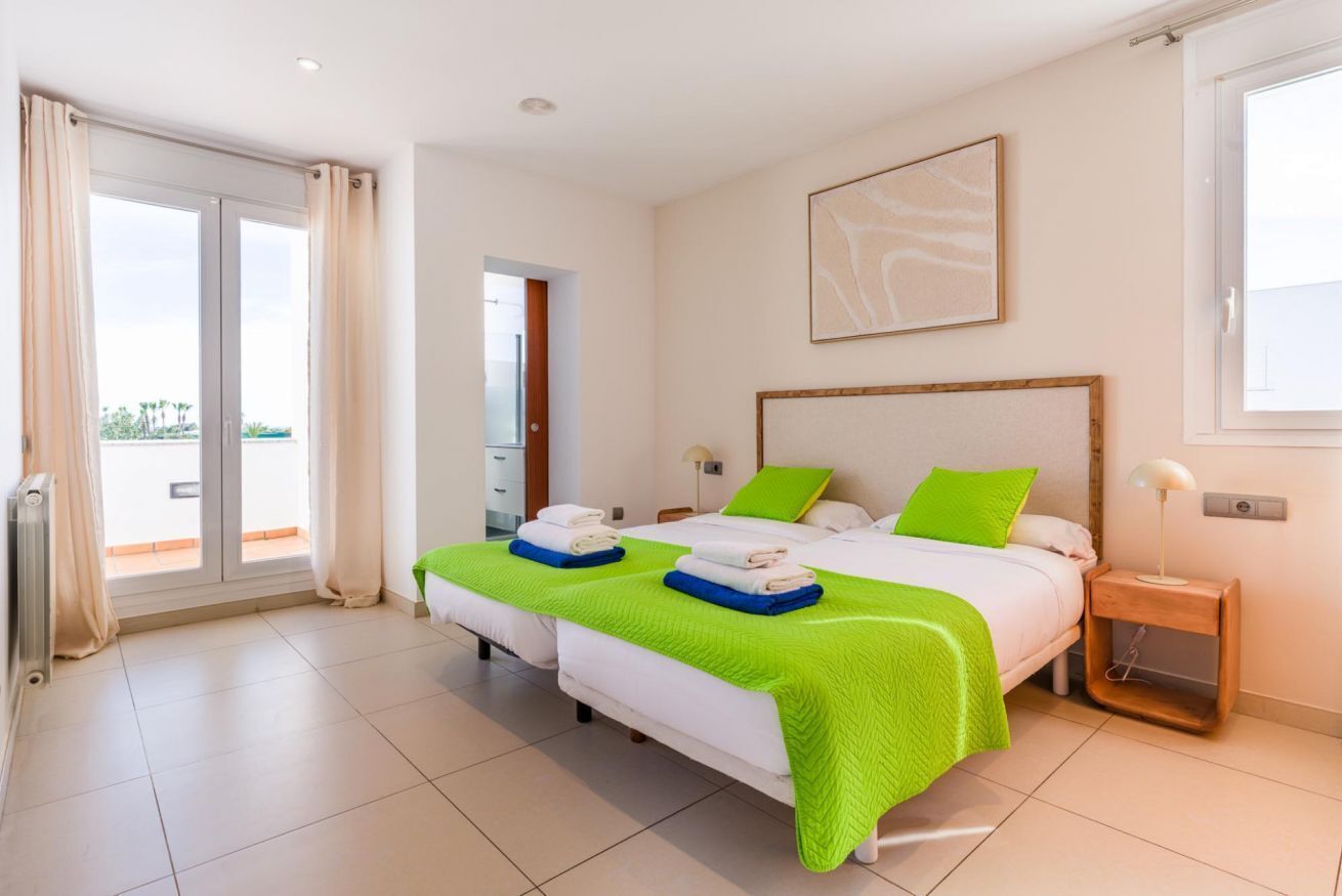 5 bedrooms, in-room safe, iron/ironing board