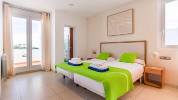 5 bedrooms, in-room safe, iron/ironing board