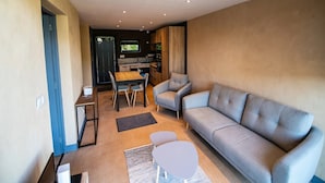 Living room - Mountain-view Eco-friendly Cottage (Marcoux)