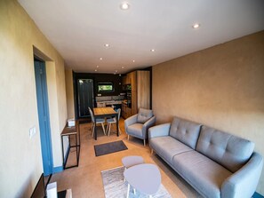 House | Living room - Mountain-view Eco-friendly Cottage (Marcoux)