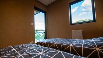 House | 2 bedrooms, individually furnished, iron/ironing board