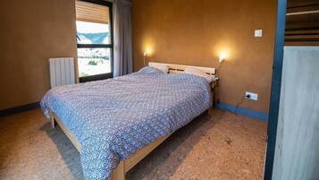 House | 2 bedrooms, individually furnished, iron/ironing board