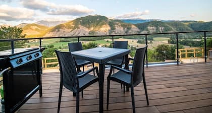 Mountain-view Eco-friendly Cottage