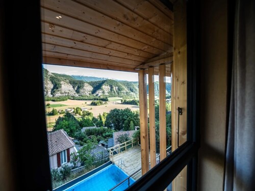 Mountain-view Eco-friendly Cottage