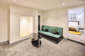 Offices - Host & Stay | Emporium Basement Apartment (Nottingham)