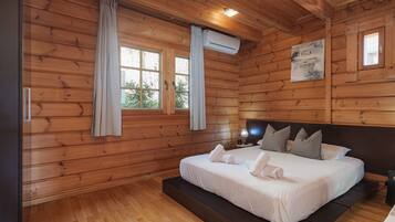 Een strijkplank/strijkijzer, wifi, beddengoed