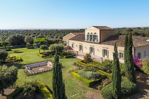 Prestigious villa with private pool in Chiaramonte Gulfi - DiCasaInSicilia