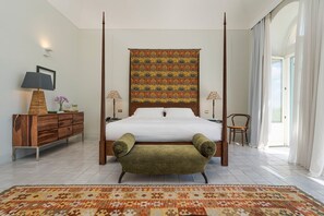 6 chambres, coffres-forts dans les chambres, fer et planche à repasser