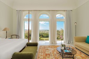 6 bedrooms, in-room safe, iron/ironing board, free WiFi