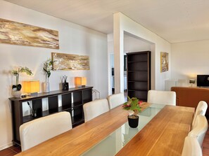 Deluxe Villa, Garden View | Ruang makan