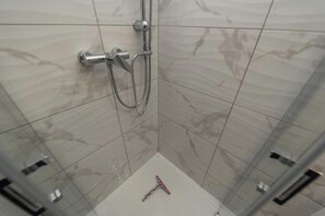 Shower, hair dryer, towels, soap - Villa Jana 1 (Novalja)