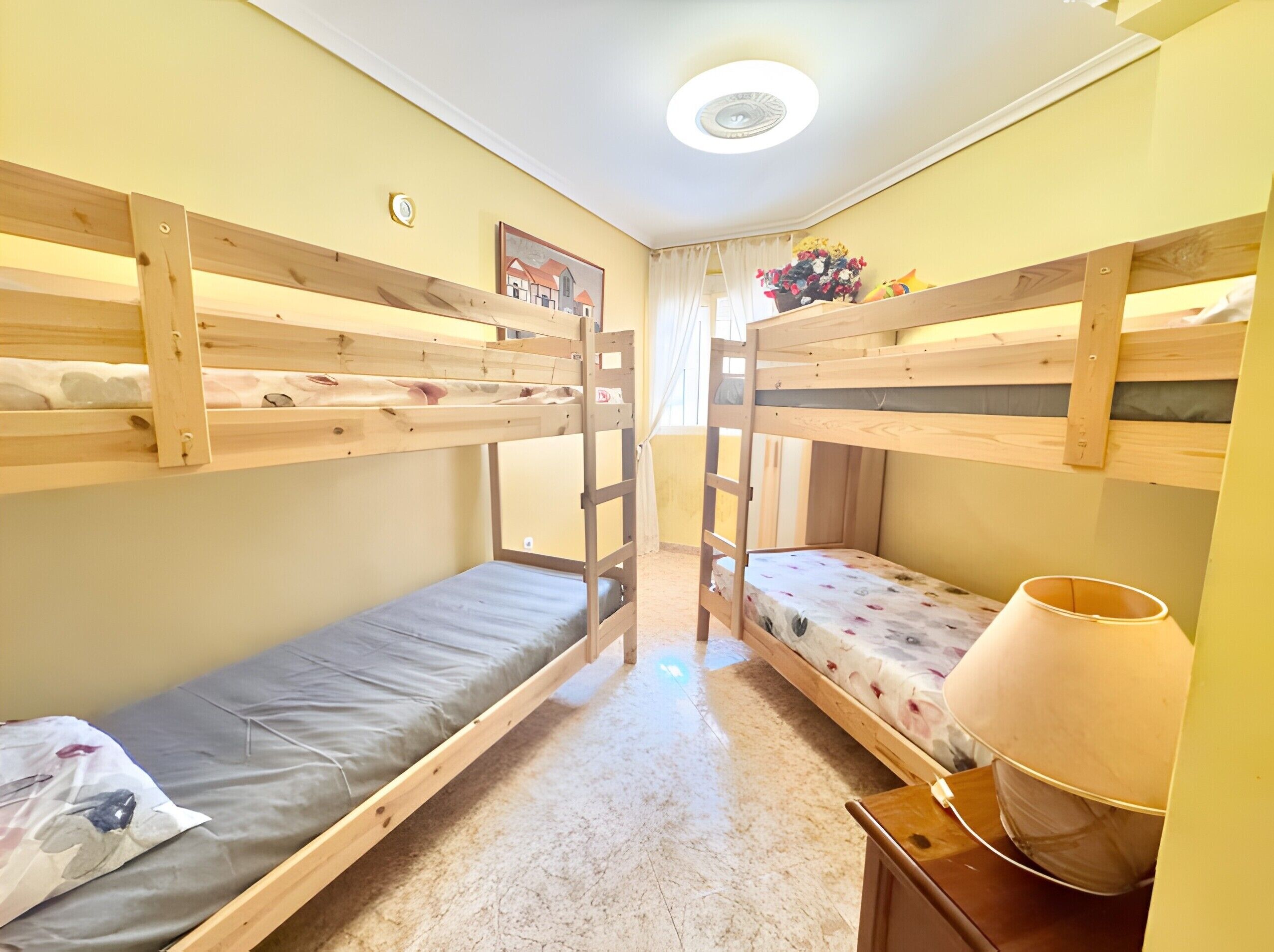 2 slaapkamers, een strijkplank/strijkijzer, wifi, beddengoed