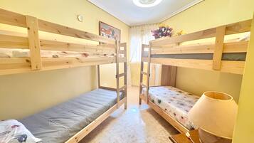 2 slaapkamers, een strijkplank/strijkijzer, wifi, beddengoed