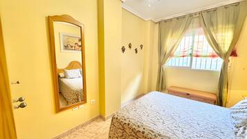 2 habitaciones, tabla de planchar con plancha, wifi y ropa de cama