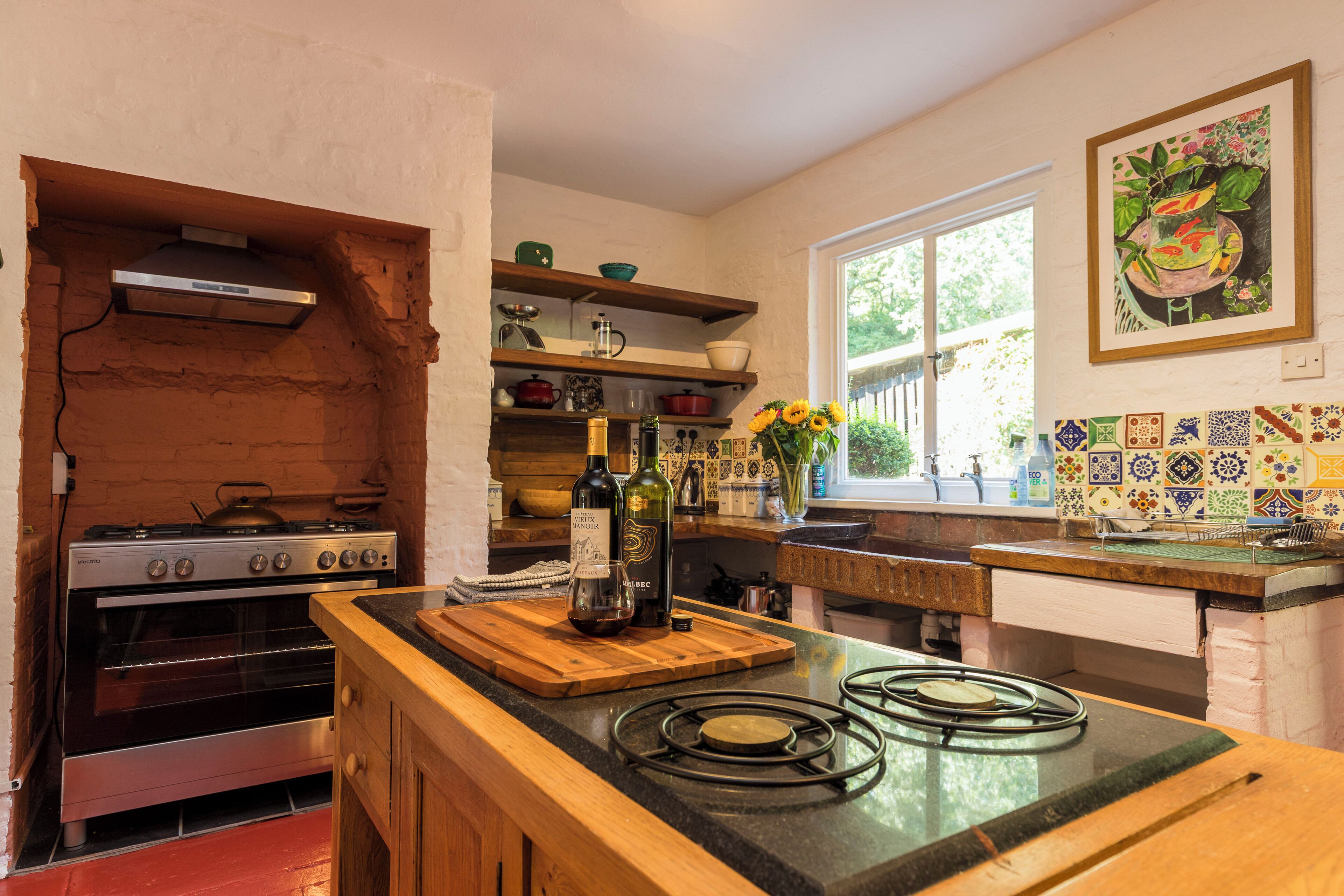 Fridge, stovetop, dishwasher, coffee/tea maker