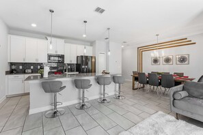 Apartment | 4 bedrooms, Internet - 1112 Luxurious Champions Gate Family Townhouse With Private Pool Theme Park Access (Davenport)