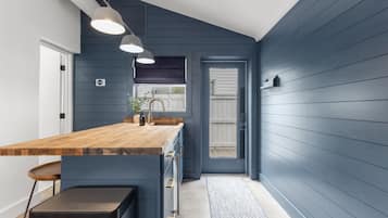 ์ํํธ | 1 ๊ฐ์ ์นจ์ค, ์ธํฐ๋ท