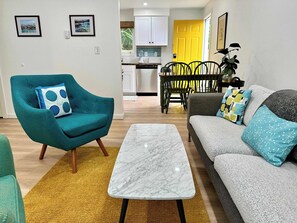 Apartment - Charming 2BR in Columbia Walkable Pet-friendly (Bellingham)