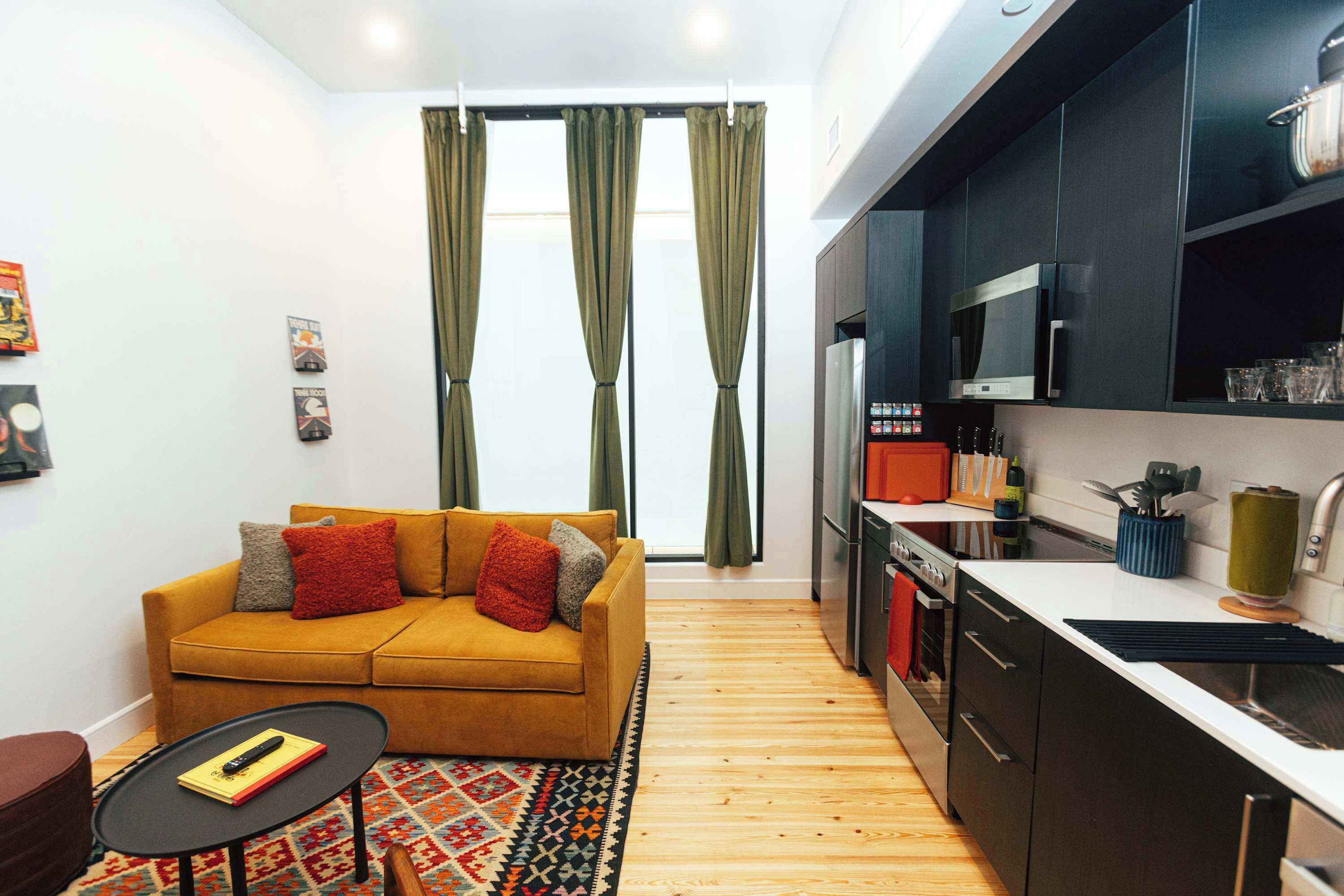 1 bedroom, desk, Internet