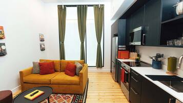 1 bedroom, desk, Internet