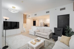 House - Stayshort - Serene 2-bedroom With Relaxing Balcony Atmosphere in Liwan (Dubai)