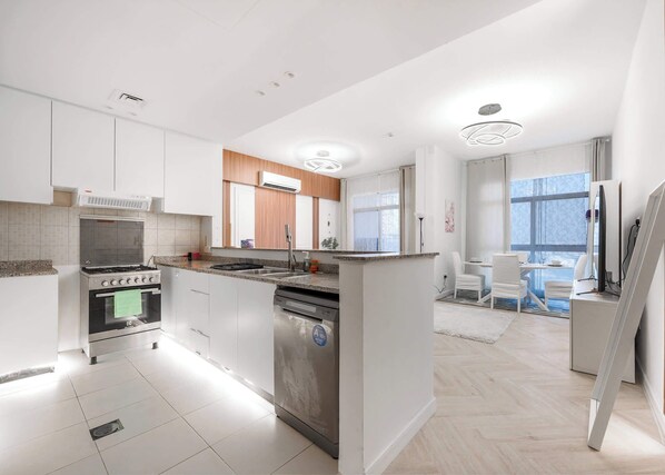 House | 2 bedrooms, Internet - Stayshort - Serene 2-bedroom With Relaxing Balcony Atmosphere in Liwan (Dubai)