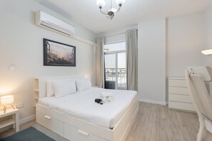 House - Stayshort - Serene 2-bedroom With Relaxing Balcony Atmosphere in Liwan (Dubai)