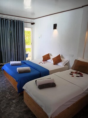 4 bedrooms, iron/ironing board, WiFi, bed sheets