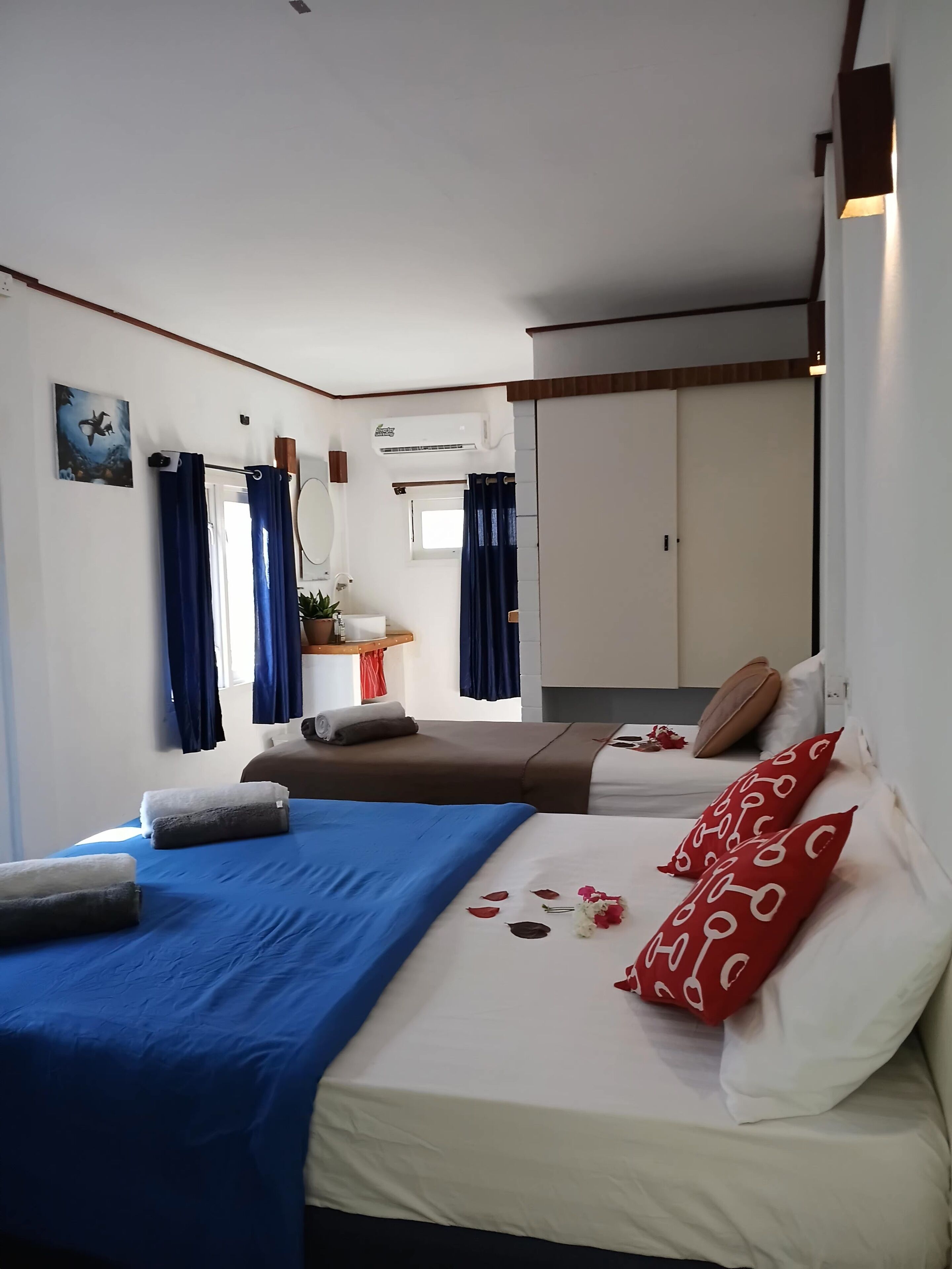 4 slaapkamers, een strijkplank/strijkijzer, wifi, beddengoed