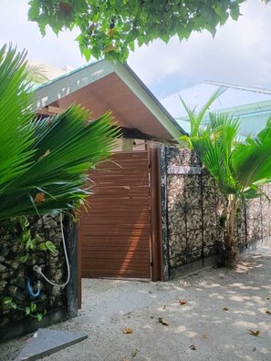 المنطقة المحيطة بالمنشأة