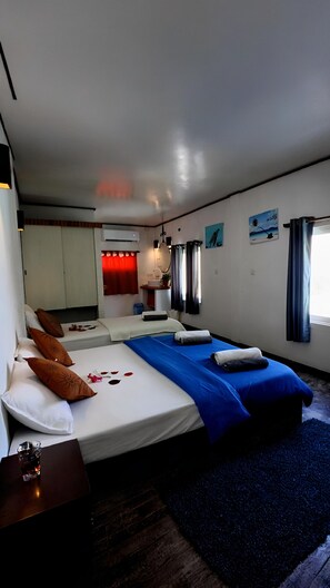 4 habitaciones, tabla de planchar con plancha, wifi y ropa de cama 
