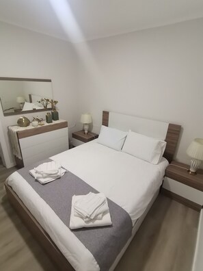 Iron/ironing board, WiFi, bed sheets