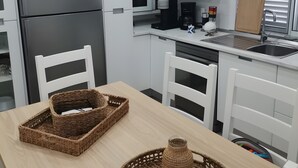 Kaffetrakter/tekoker, kjøleskap, mikrobølgeovn og ovn