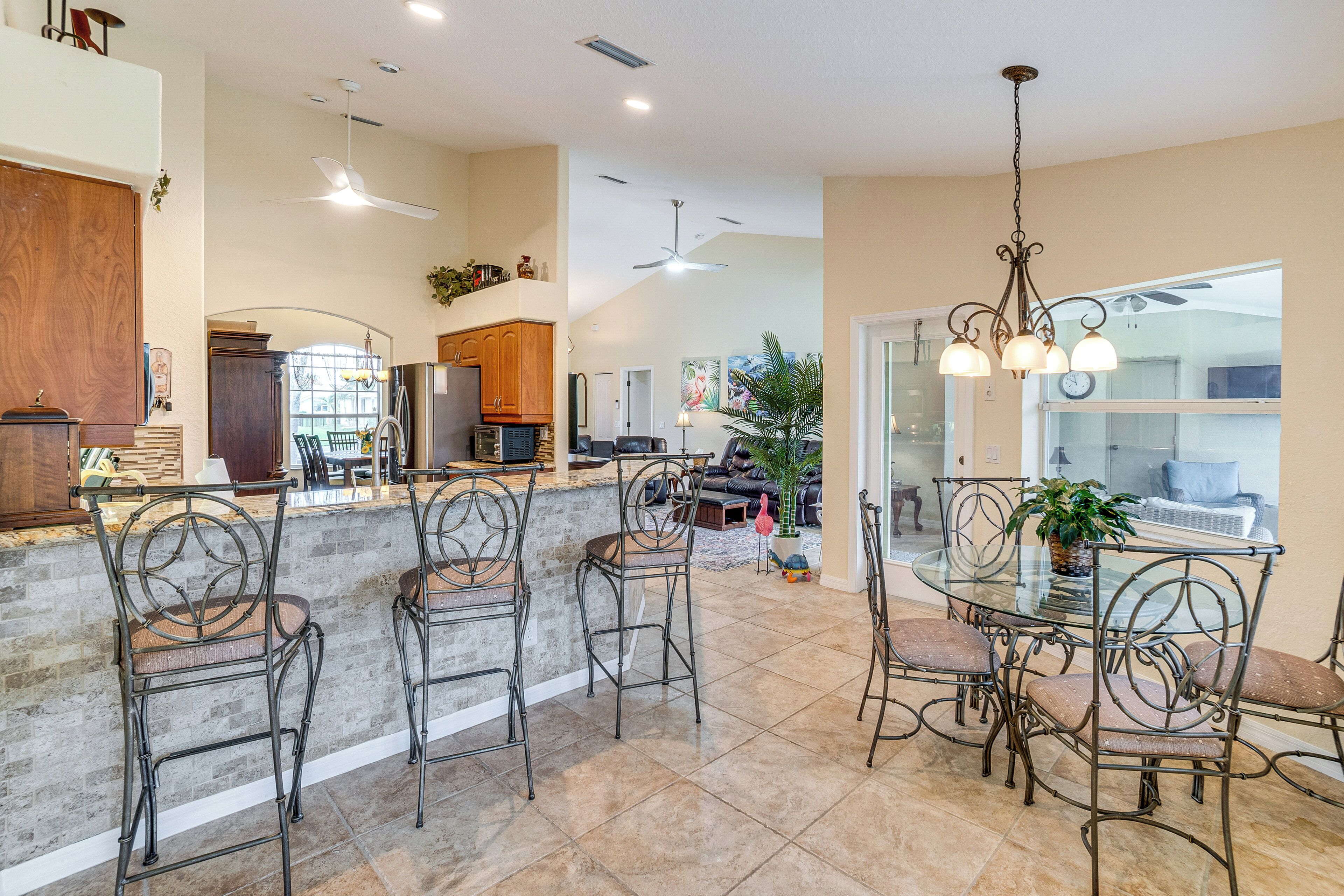 House (3 Bedrooms) | Interior