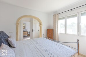 4 Schlafzimmer, Bügeleisen/Bügelbrett, kostenloses WLAN