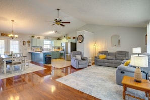 Interior - Hike & Explore: Scenic Timberville Ranch Retreat! (Timberville)