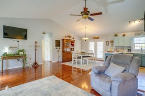House (2 Bedrooms) | Interior - Hike & Explore: Scenic Timberville Ranch Retreat! (Timberville)