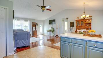 House (2 Bedrooms) | Interior