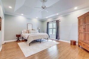 House (5 Bedrooms) | Interior