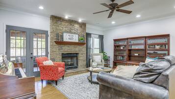 House (5 Bedrooms) | Interior